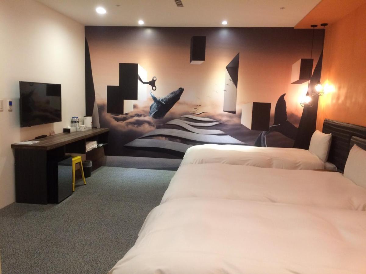 Hotel Half Taichung Exterior photo