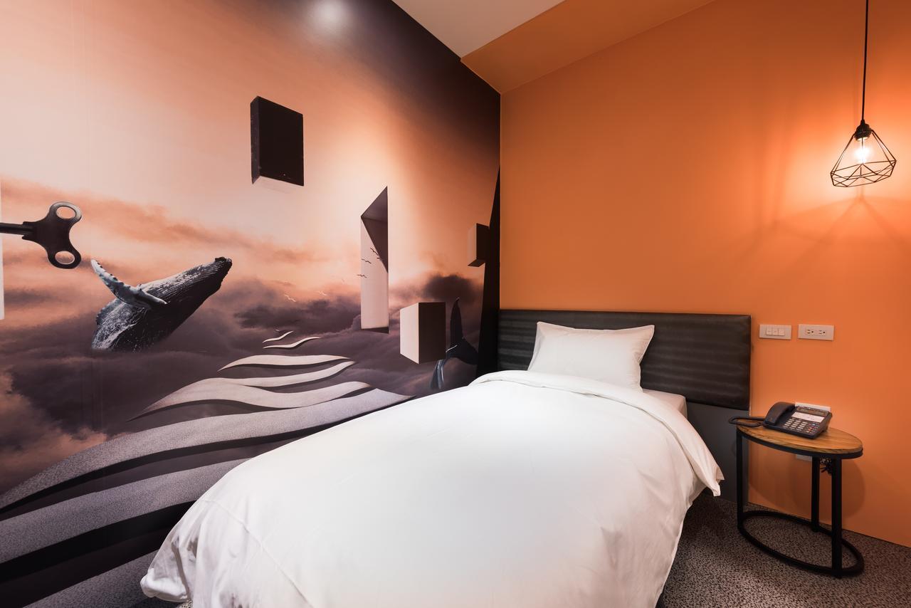 Hotel Half Taichung Exterior photo