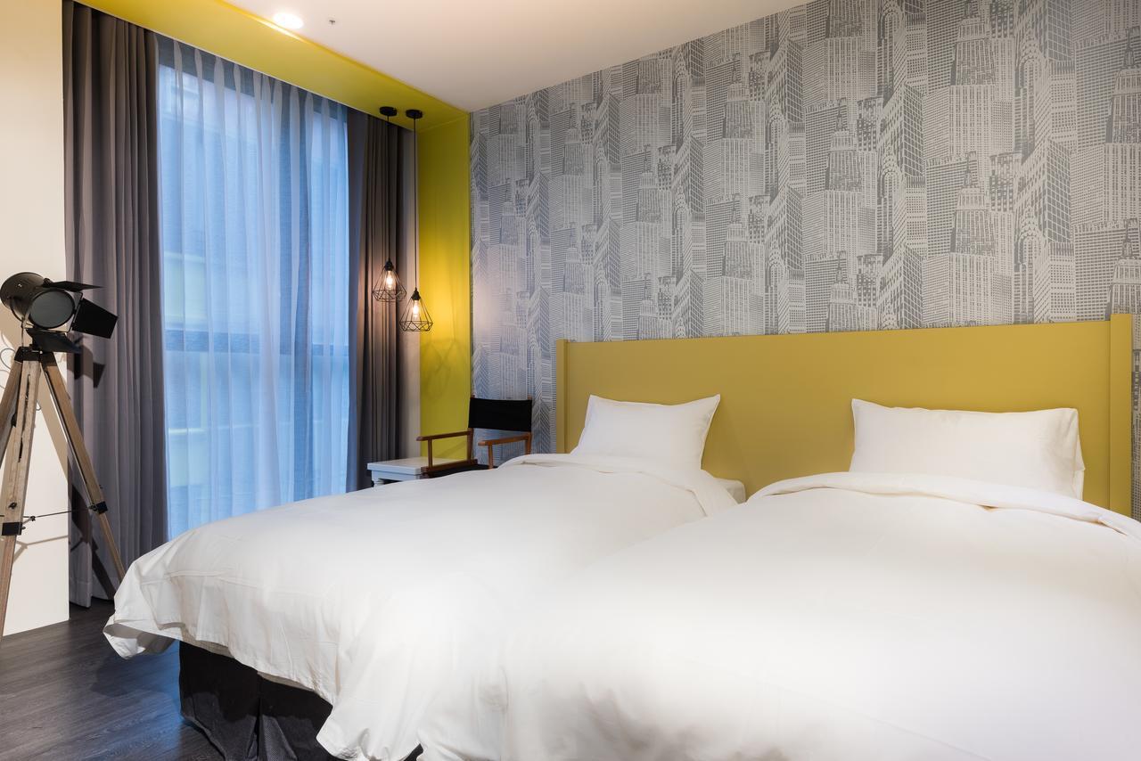 Hotel Half Taichung Exterior photo