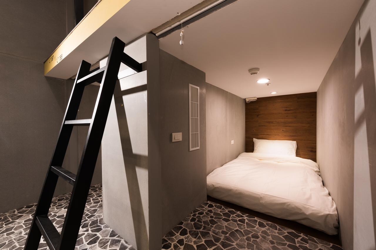 Hotel Half Taichung Exterior photo