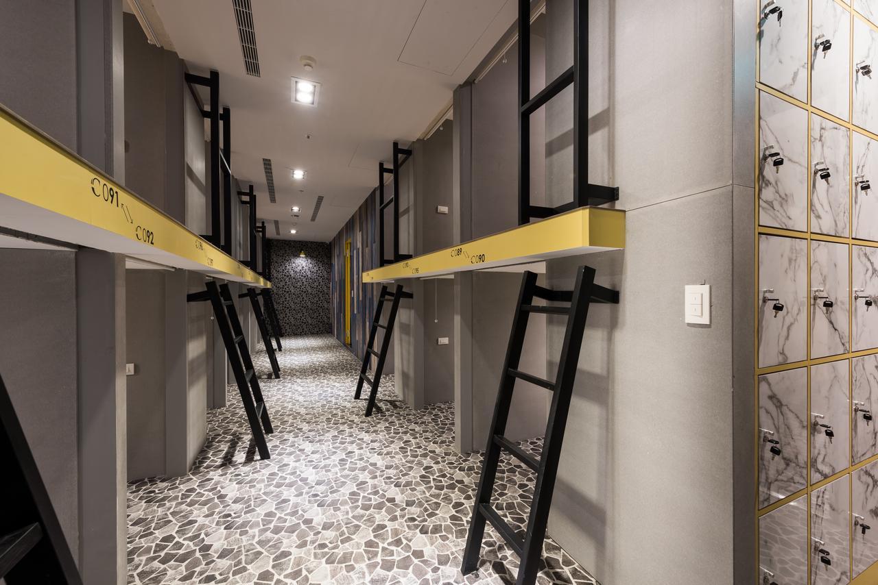 Hotel Half Taichung Exterior photo
