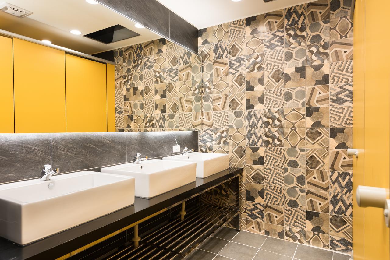 Hotel Half Taichung Exterior photo